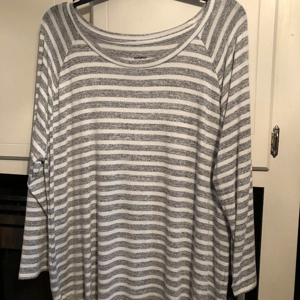 Sonoma women's gray and white XXL top